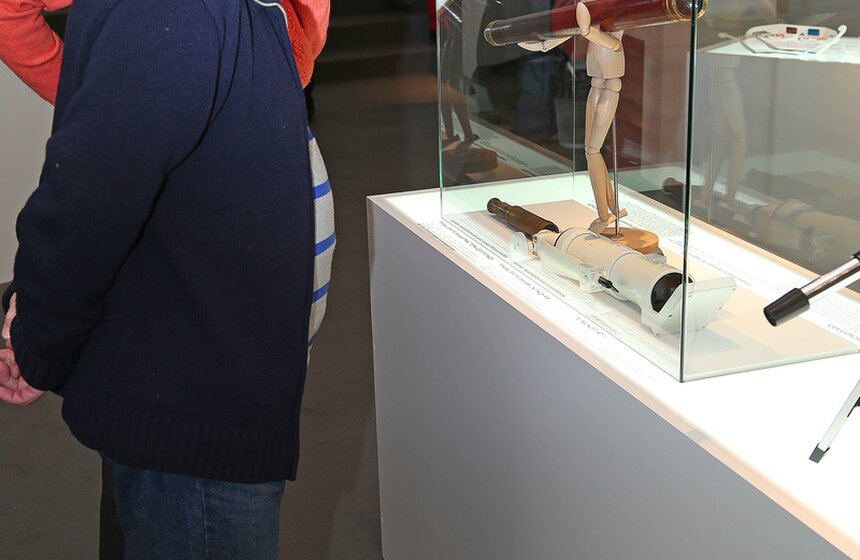 В Москве открылась выставка "НИИ ОП! Наука. Искусство. Иллюзии" 22 фото