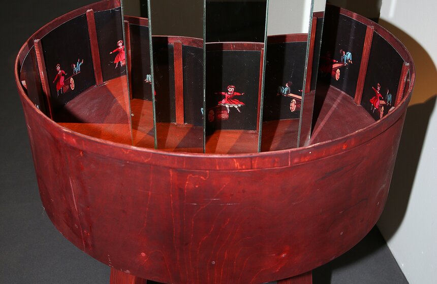 В Москве открылась выставка "НИИ ОП! Наука. Искусство. Иллюзии" 3 фото