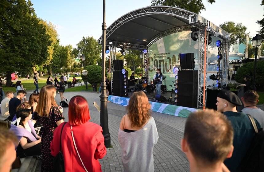 Музыкальный фестиваль "Солома" прошел в Москве 46 фото