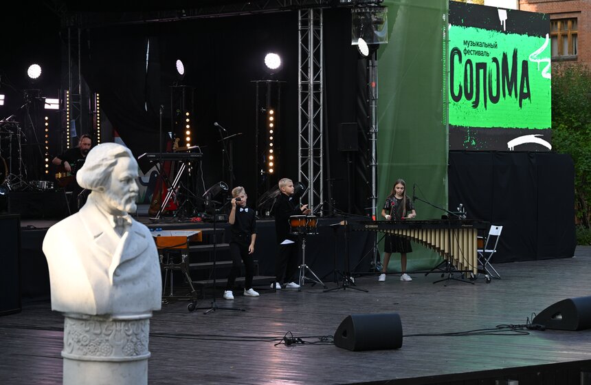 Музыкальный фестиваль "Солома" прошел в Москве 42 фото