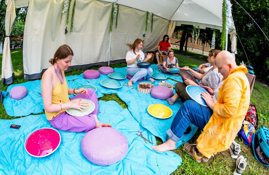 Международный день йоги отпраздновали в музее-заповеднике "Царицыно" 24 фото