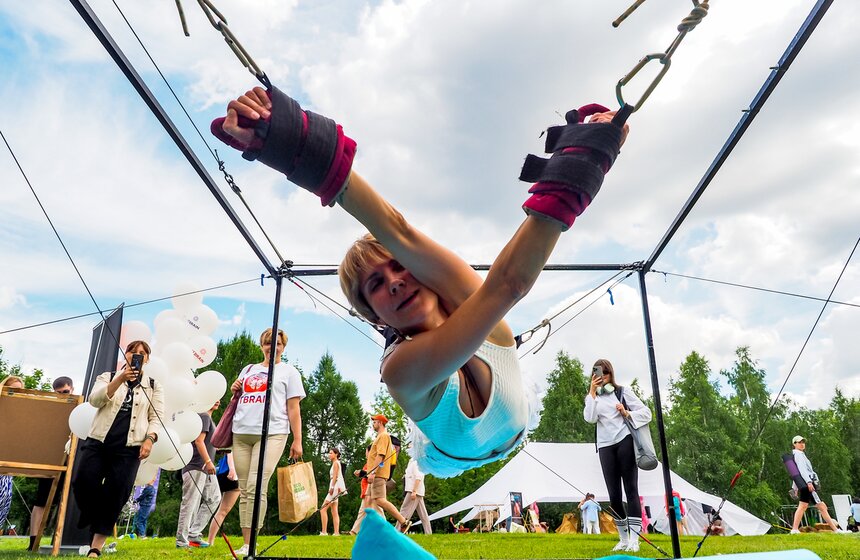 Международный день йоги отпраздновали в музее-заповеднике "Царицыно" 16 фото