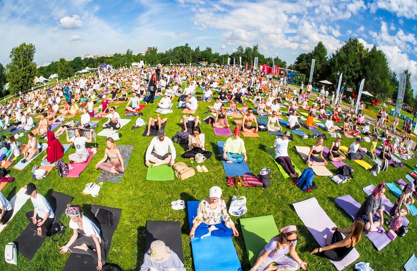 Международный день йоги отпраздновали в музее-заповеднике "Царицыно" 1 фото