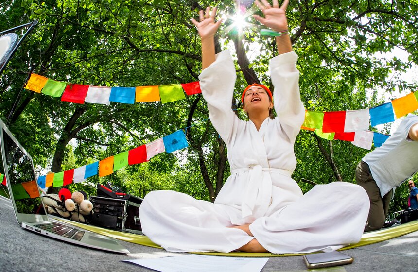 Международный день йоги отпраздновали в музее-заповеднике "Царицыно" 23 фото