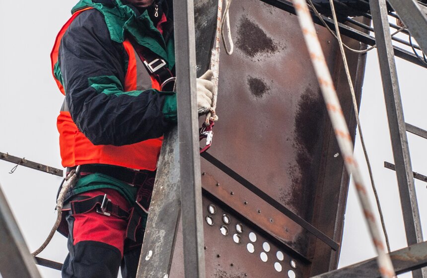 Начался демонтаж вывесок "Москвич" и АЗЛК с крыши автозавода 7 фото