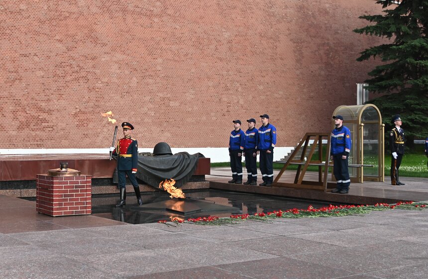 Профилактику Вечного огня провели в преддверии Дня памяти и скорби в Москве 10 фото