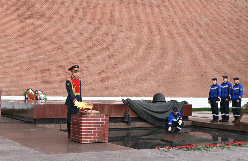 Профилактику Вечного огня провели в преддверии Дня памяти и скорби в Москве 18 фото