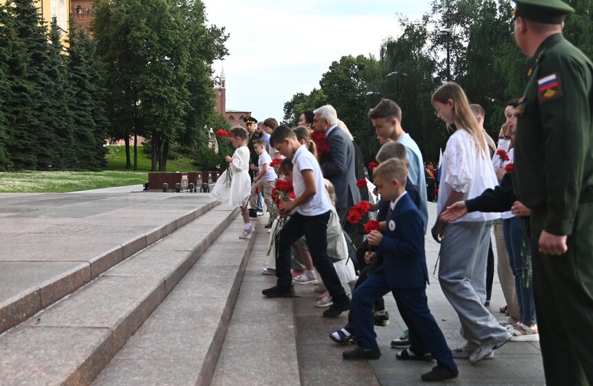 Профилактику Вечного огня провели в преддверии Дня памяти и скорби в Москве 20 фото