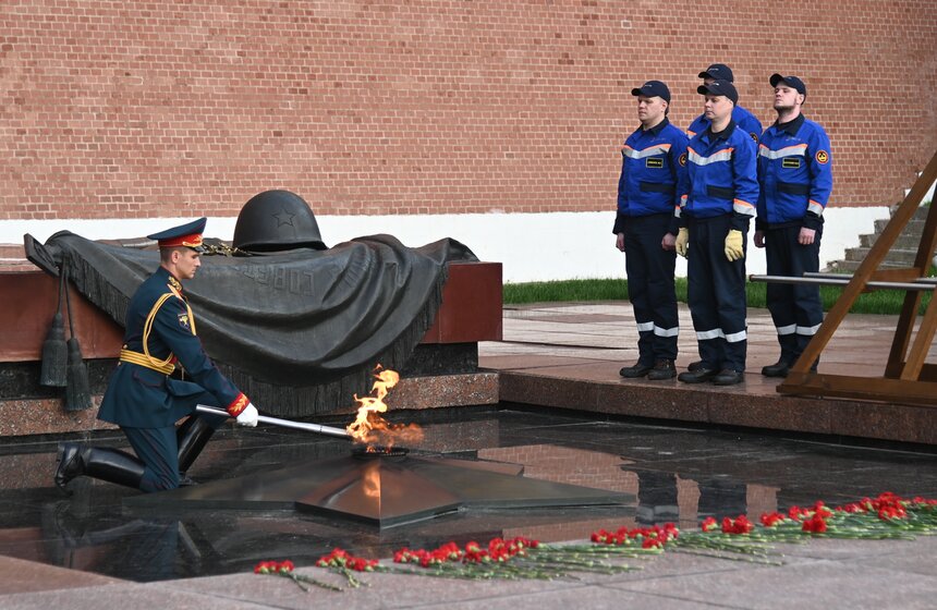 Профилактику Вечного огня провели в преддверии Дня памяти и скорби в Москве 19 фото