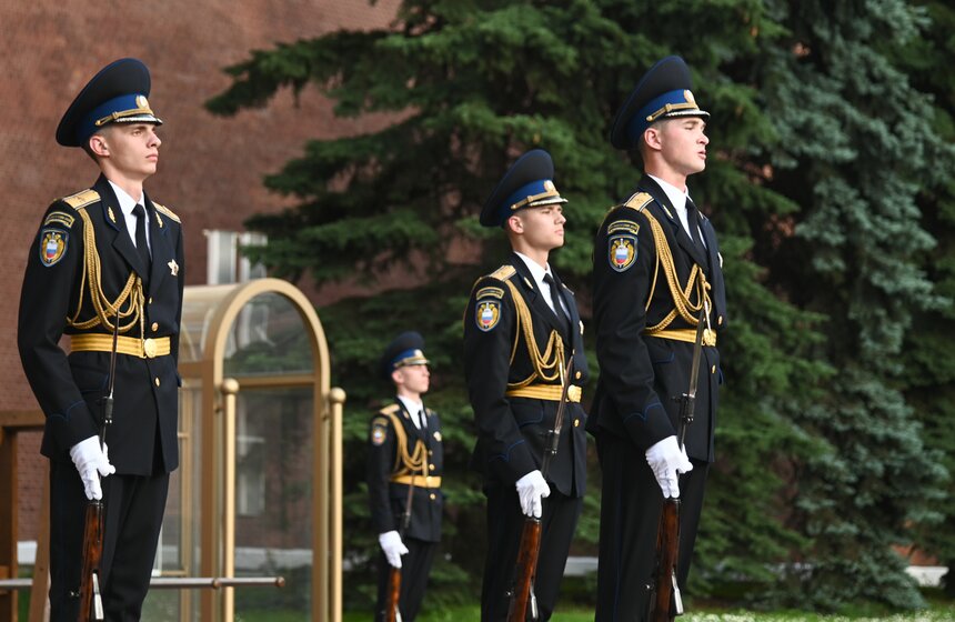 Профилактику Вечного огня провели в преддверии Дня памяти и скорби в Москве 8 фото