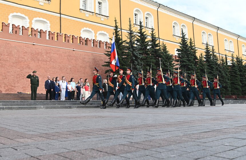 Профилактику Вечного огня провели в преддверии Дня памяти и скорби в Москве 22 фото
