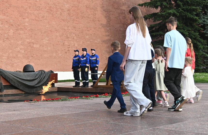 Профилактику Вечного огня провели в преддверии Дня памяти и скорби в Москве 21 фото