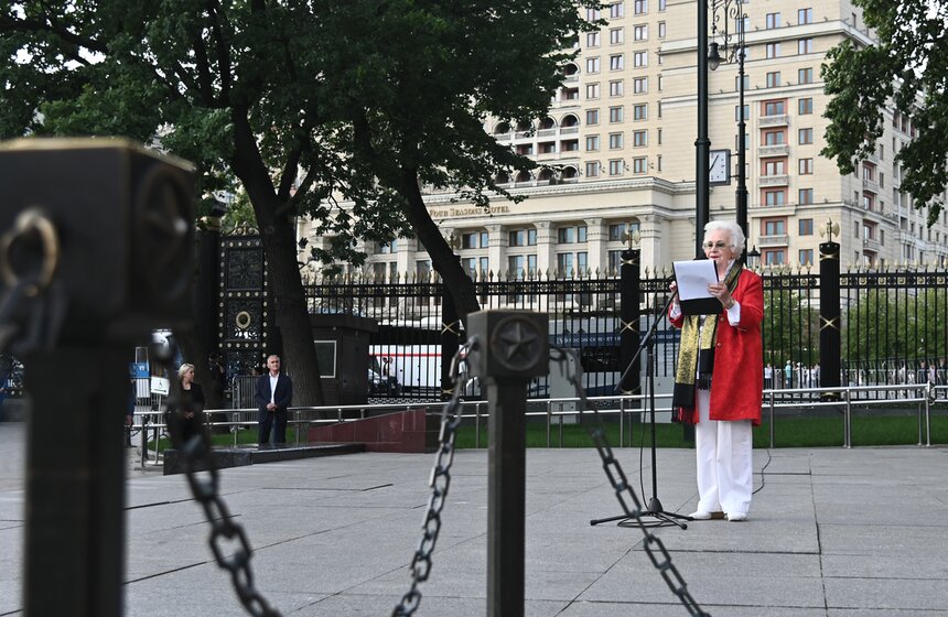 Профилактику Вечного огня провели в преддверии Дня памяти и скорби в Москве 2 фото