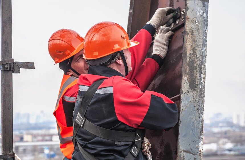 Начался демонтаж вывесок "Москвич" и АЗЛК с крыши автозавода 15 фото