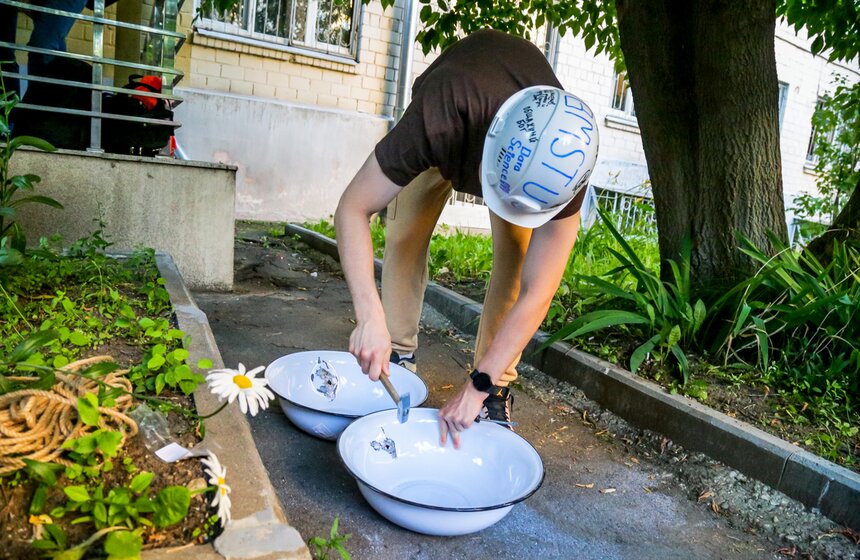 Студенты Бауманки отпраздновали выпуск катаниями в тазах 4 фото