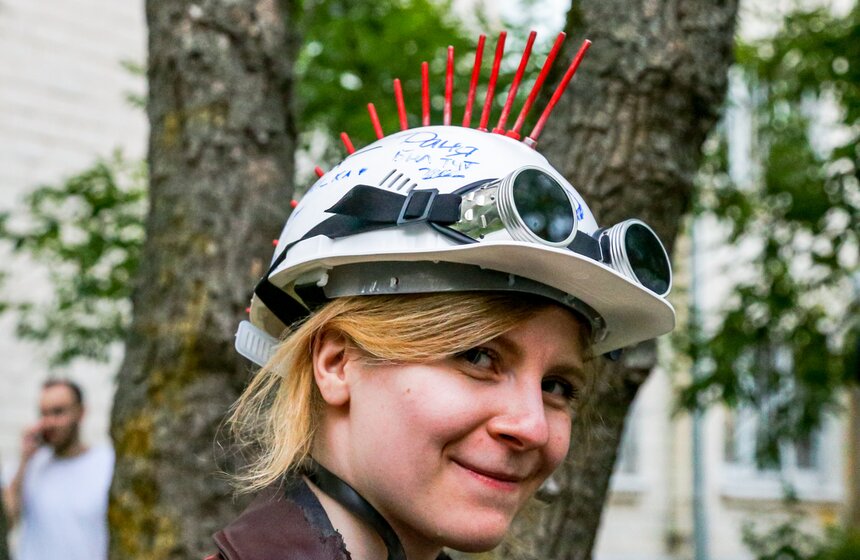 Студенты Бауманки отпраздновали выпуск катаниями в тазах 19 фото