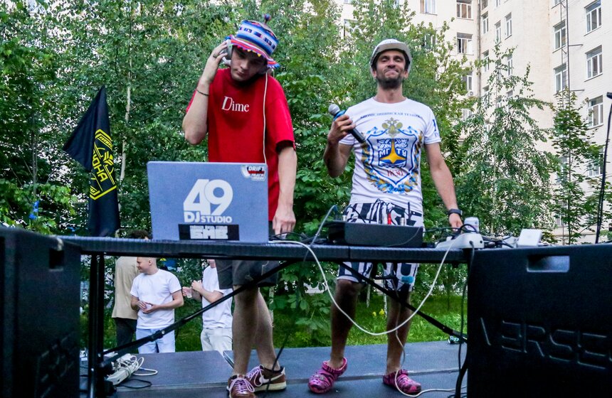 Студенты Бауманки отпраздновали выпуск катаниями в тазах 12 фото