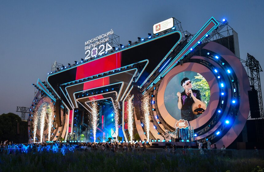 Около 40 тыс школьников пришли на общегородской выпускной в Парк Горького 20 фото