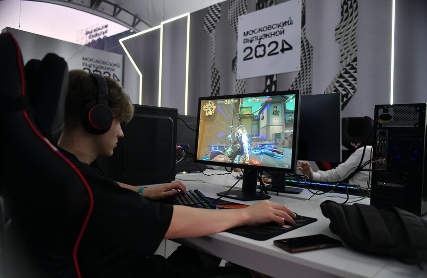 Около 40 тыс школьников пришли на общегородской выпускной в Парк Горького 24 фото