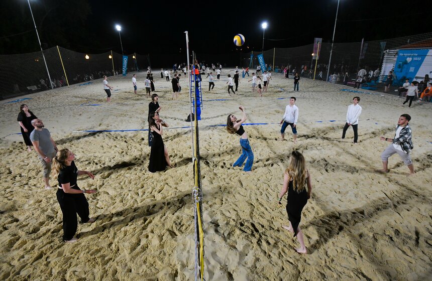 Около 40 тыс школьников пришли на общегородской выпускной в Парк Горького 33 фото