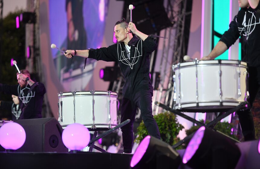 Около 40 тыс школьников пришли на общегородской выпускной в Парк Горького 19 фото