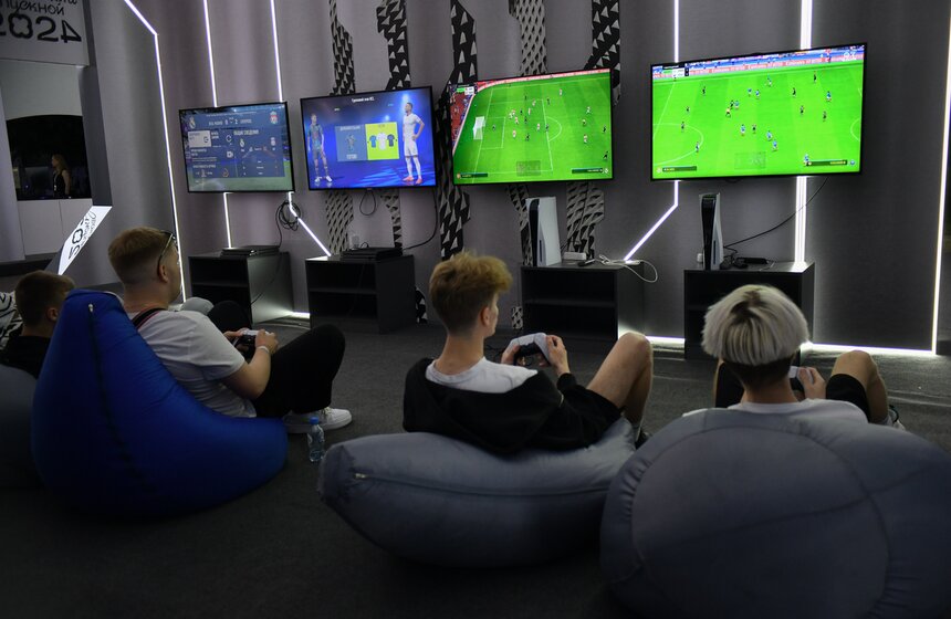 Около 40 тыс школьников пришли на общегородской выпускной в Парк Горького 23 фото