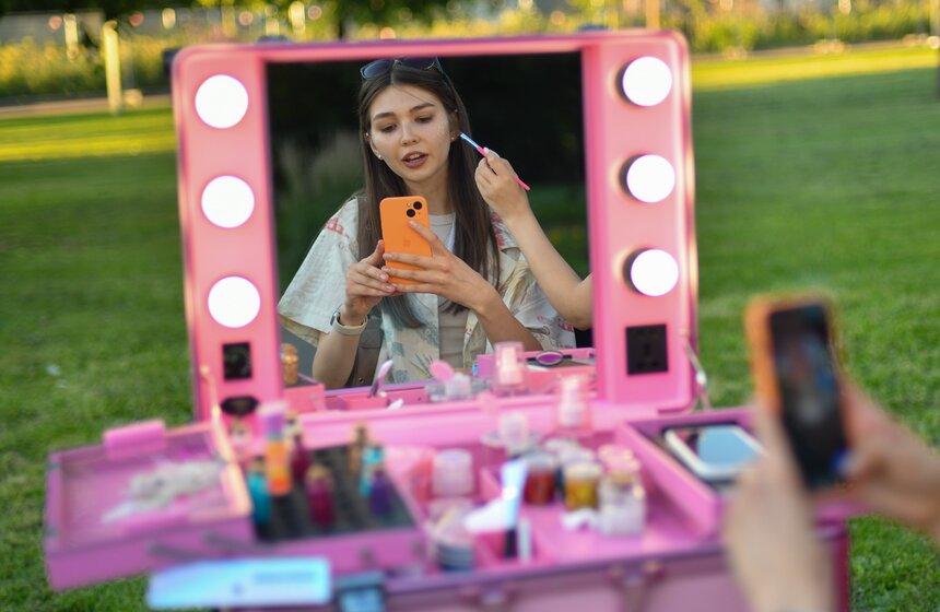 Около 40 тыс школьников пришли на общегородской выпускной в Парк Горького 14 фото