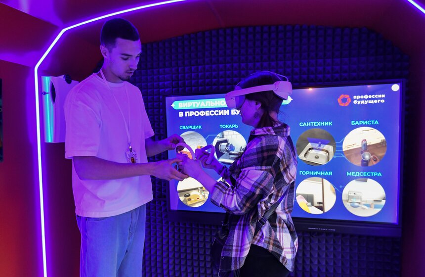 Около 40 тыс школьников пришли на общегородской выпускной в Парк Горького 17 фото