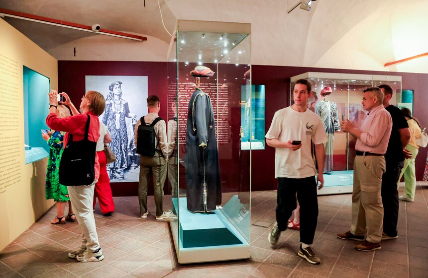 Выставка "Серебряные сокровища Омана" открылась в Музеях Московского Кремля 16 фото