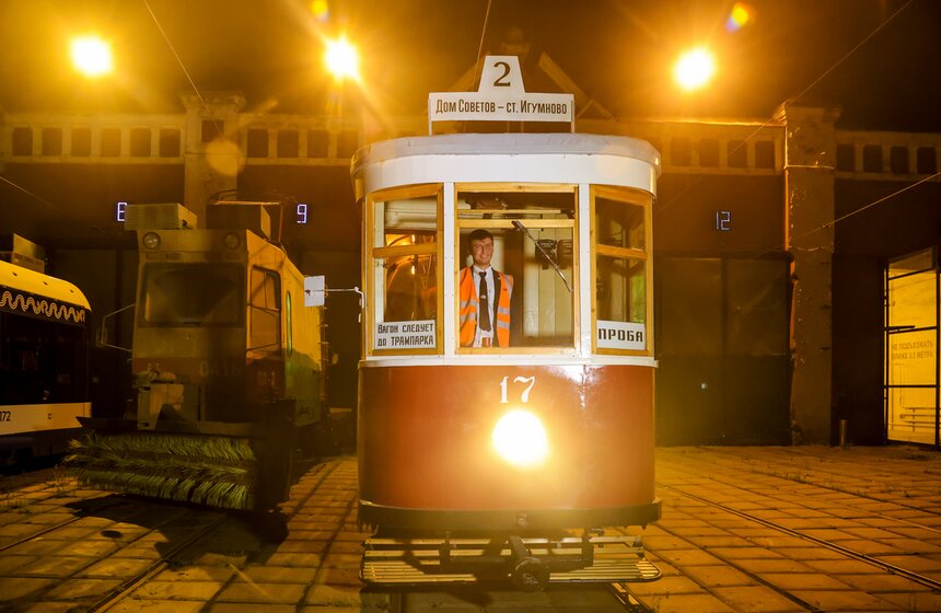 Генеральная репетиция парада ретротранспорта прошла в Москве в ночь на 11 июля 7 фото