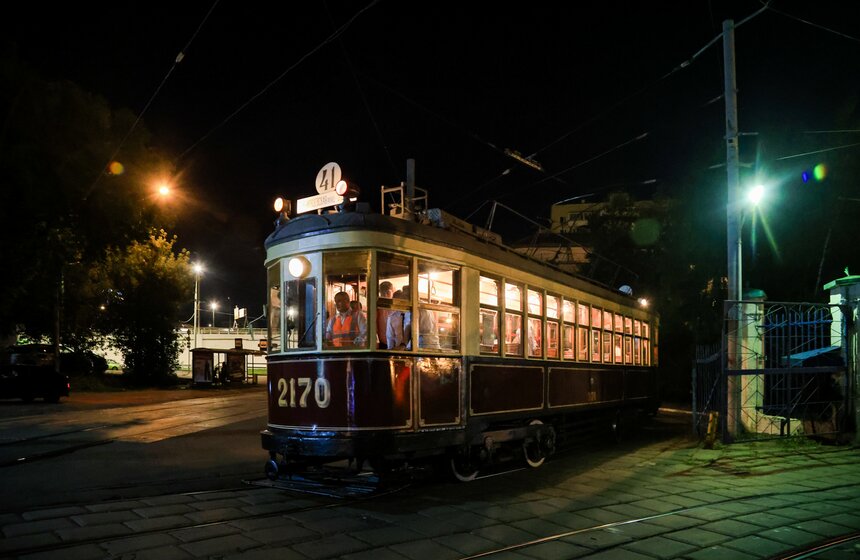 Генеральная репетиция парада ретротранспорта прошла в Москве в ночь на 11 июля 8 фото
