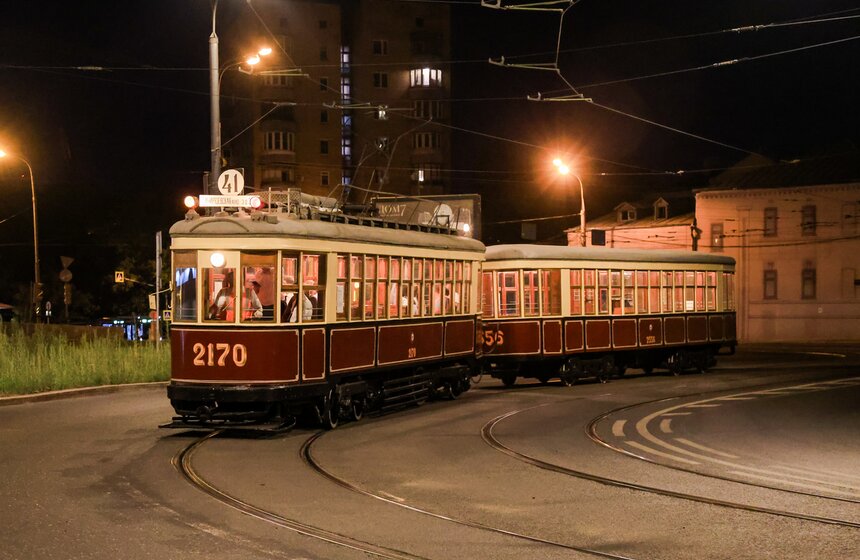 Генеральная репетиция парада ретротранспорта прошла в Москве в ночь на 11 июля 13 фото