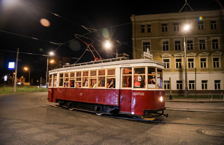 Генеральная репетиция парада ретротранспорта прошла в Москве в ночь на 11 июля 14 фото