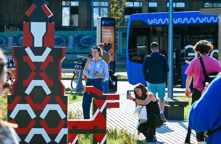 Фестиваль уличного искусства "Здесь и Сейчас" подготовили в "Сколкове" 25 фото