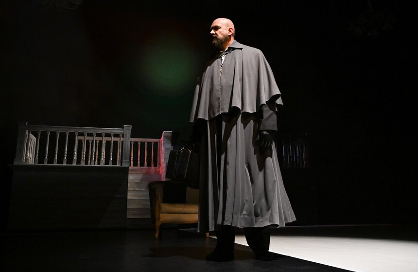 Благотворительный показ спектакля "Волки и Овцы" провели для участников СВО 6 фото