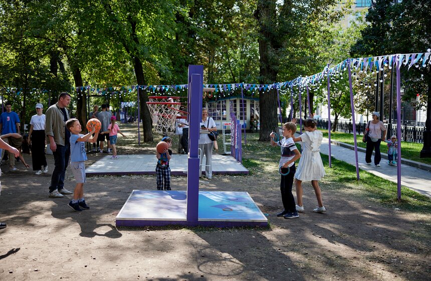 Пункты приема гумпомощи подготовили на Дне города в рамках фестиваля "Москва 2030" 2 фото