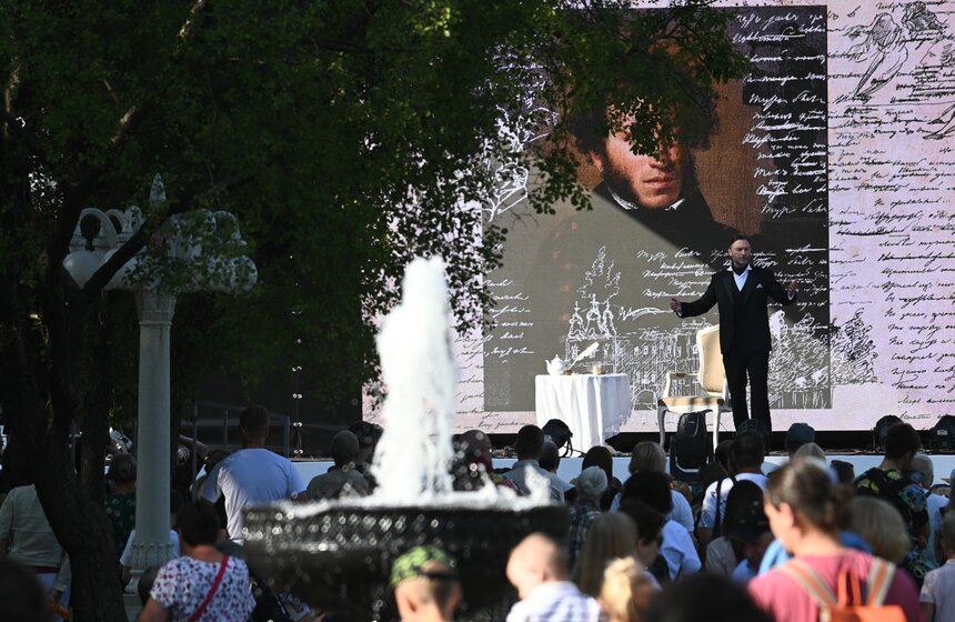 Фестиваль "Театральный марш" прошел в столичном саду "Эрмитаж" 5 фото