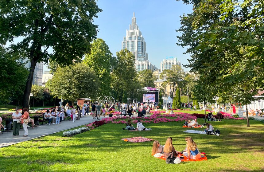 Фестиваль "Театральный марш" прошел в столичном саду "Эрмитаж" 1 фото