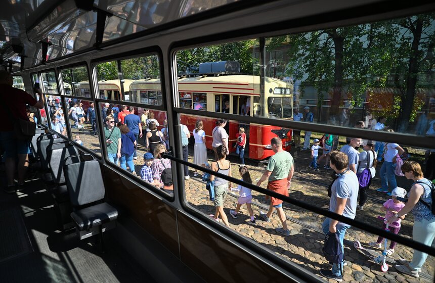Более 150 тыс человек посетили парад трамваев в столице 21 фото