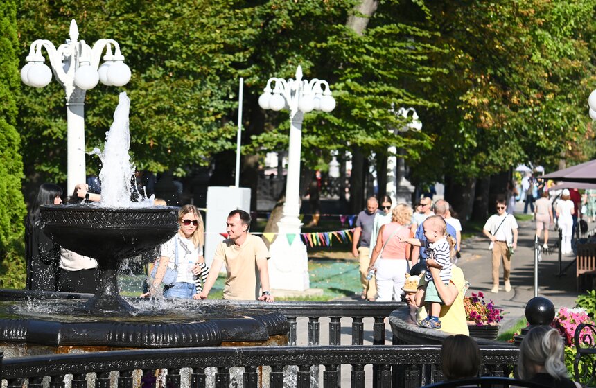 Фестиваль "Театральный марш" прошел в столичном саду "Эрмитаж" 10 фото