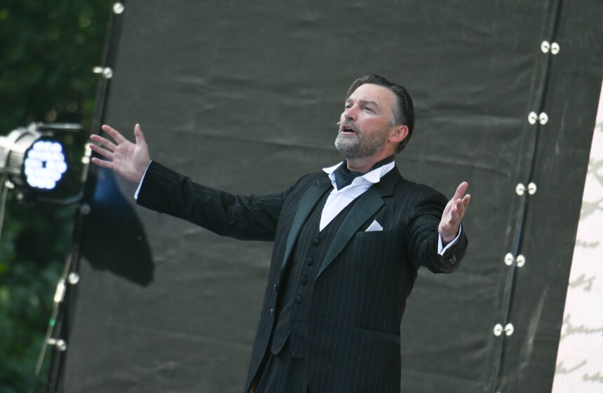 Фестиваль "Театральный марш" прошел в столичном саду "Эрмитаж" 4 фото