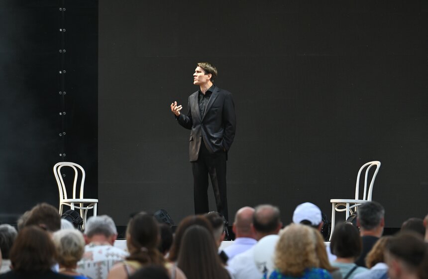 Фестиваль "Театральный марш" прошел в столичном саду "Эрмитаж" 23 фото