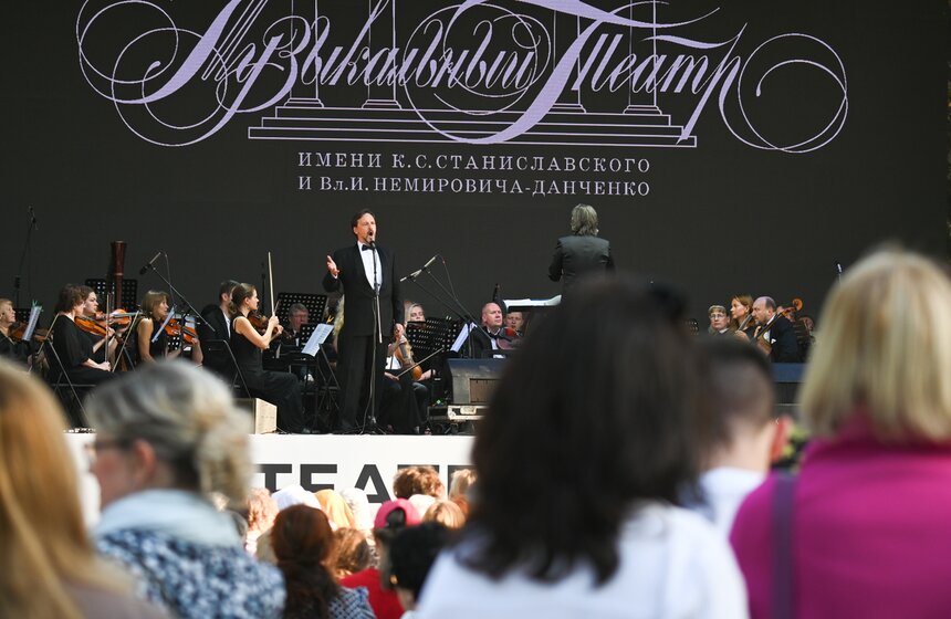 Фестиваль "Театральный марш" прошел в столичном саду "Эрмитаж" 18 фото