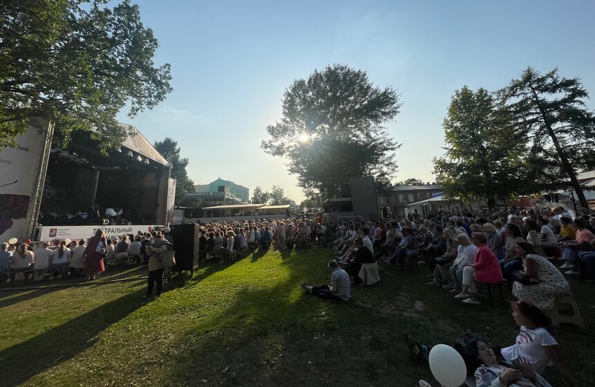 Фестиваль "Театральный марш" прошел в столичном саду "Эрмитаж" 26 фото