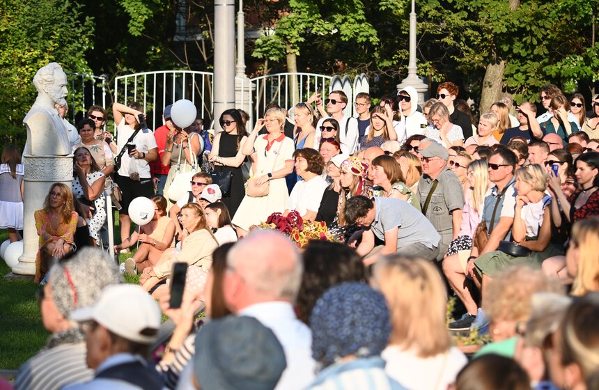 Фестиваль "Театральный марш" прошел в столичном саду "Эрмитаж" 22 фото