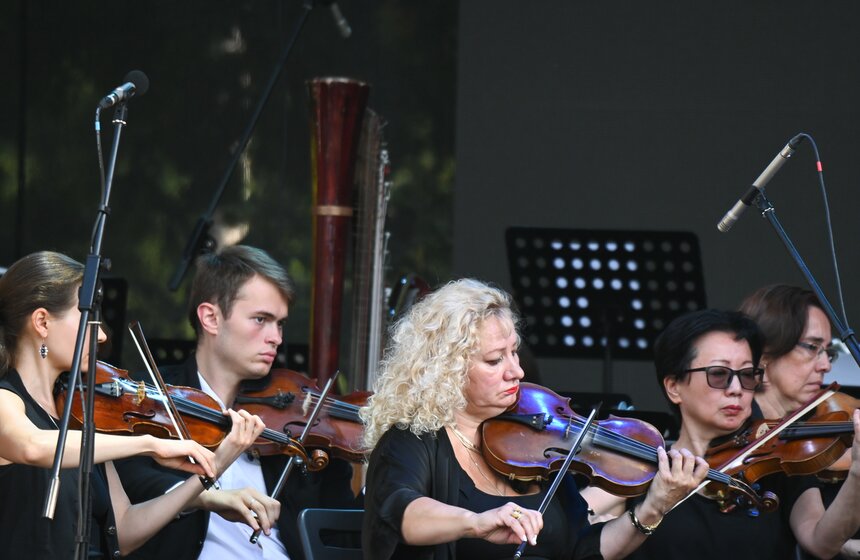 Фестиваль "Театральный марш" прошел в столичном саду "Эрмитаж" 12 фото