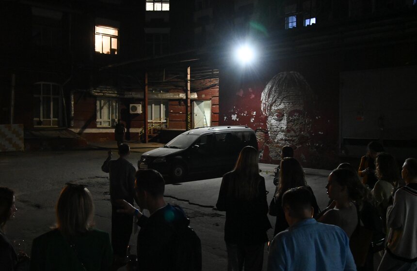 Арт-резиденция и три новых мурала появились на территории бывшего завода "Кристалл" 6 фото