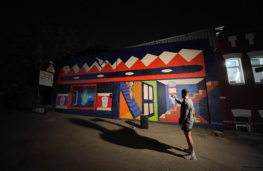 Арт-резиденция и три новых мурала появились на территории бывшего завода "Кристалл" 7 фото
