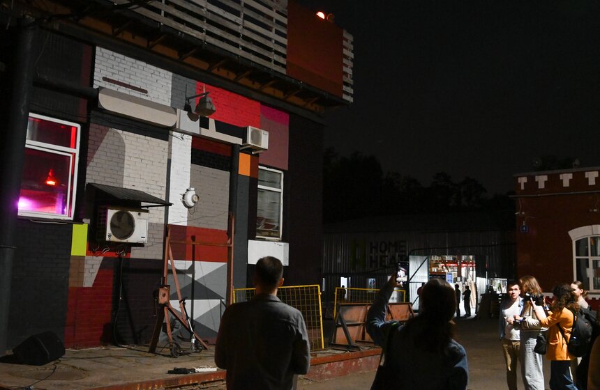 Арт-резиденция и три новых мурала появились на территории бывшего завода "Кристалл" 5 фото