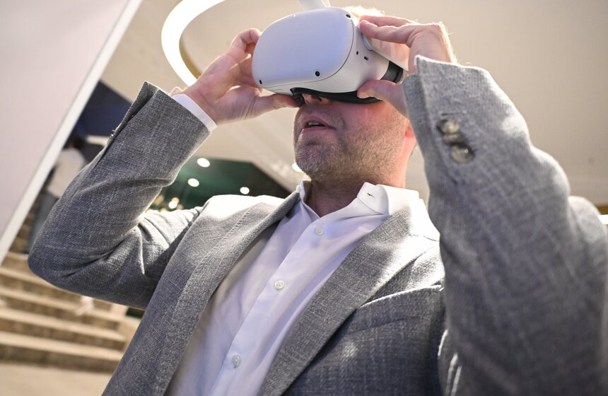 Выставка "Дом в пространстве .ru: 30 лет Рунета" открылась в Central City Tower 18 фото